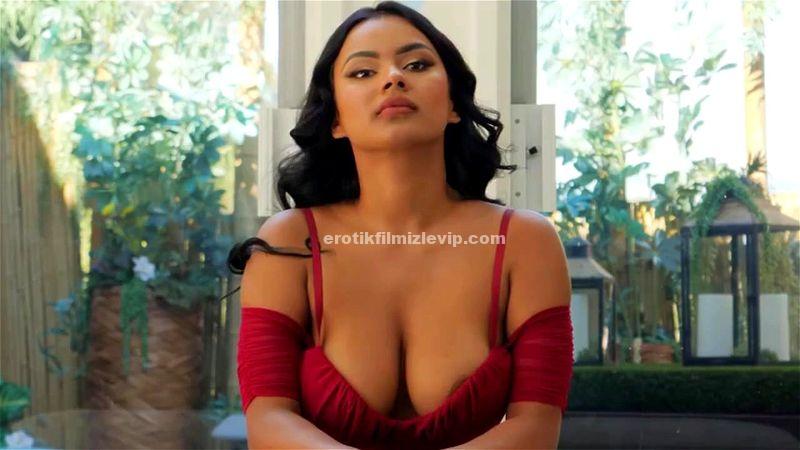 Güzel seksi göğüsleri cildirtiyor +18 Full Sex Film izle