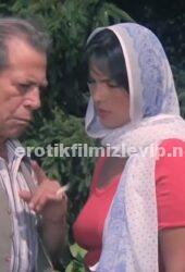 Ağa hizmetçiye yanaşıyor Yerli Erotik Filmi Sansürsuz izle